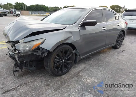 2018 Nissan Altima 2.5 Sr z USA, uszkodzony, nr VIN 1N4AL3AP5JC182311